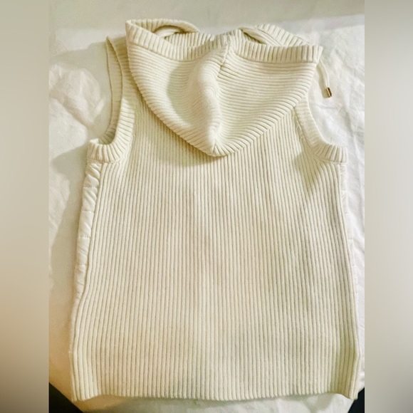 Cream Michael Kors vest in size small - Picture 1 of 2
